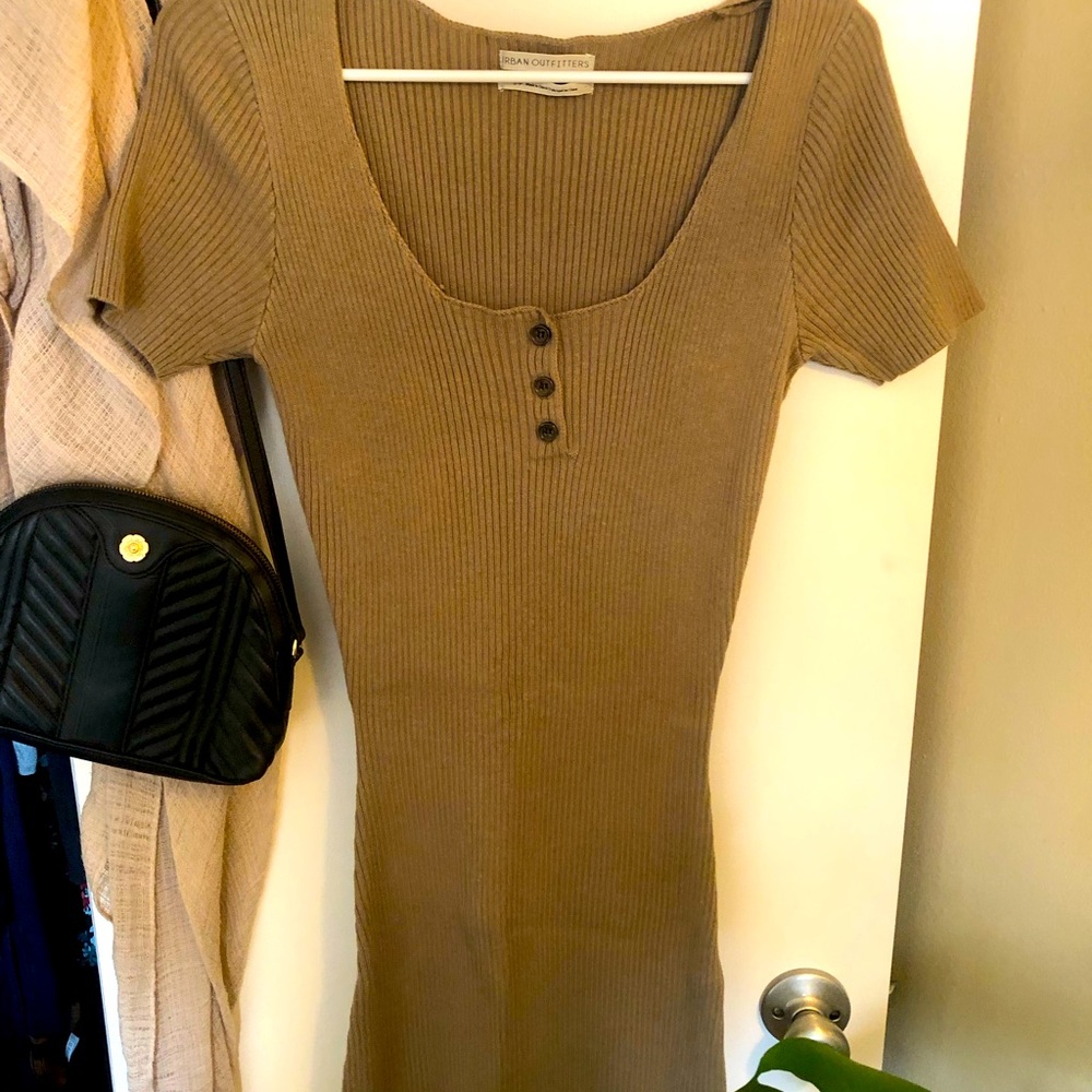 Lovely little urban outfitters olive mini. Quality fabric.